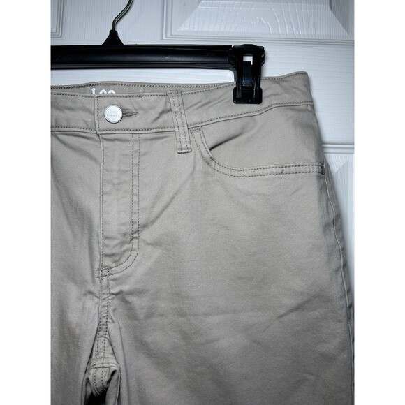 LEE RIDERS Women’s Mid Rise Bermuda Shorts Light Tan Size 10 NWOT - Picture 3 of 5